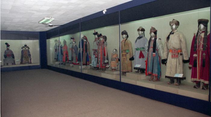 Ховор нандин үзмэртэй Монгол музей